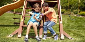 kids with smartwatches